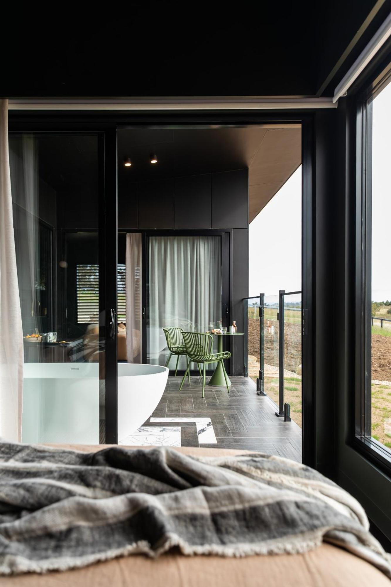 Wherewithal Luxury Suites Carlton Екстериор снимка