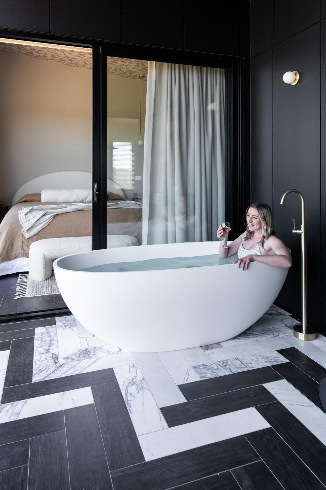 Wherewithal Luxury Suites Carlton Екстериор снимка